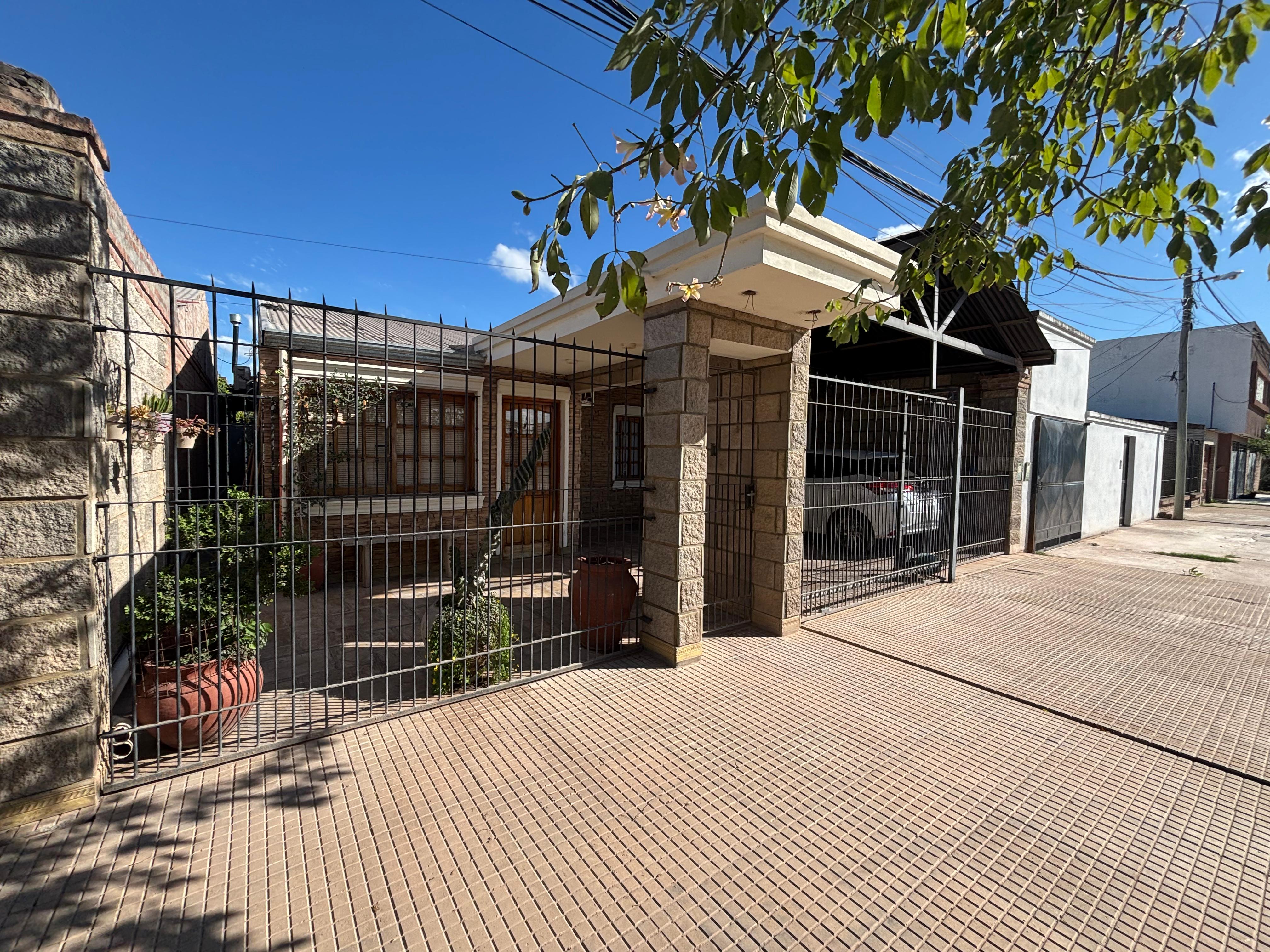 Fachada principal de la casa
